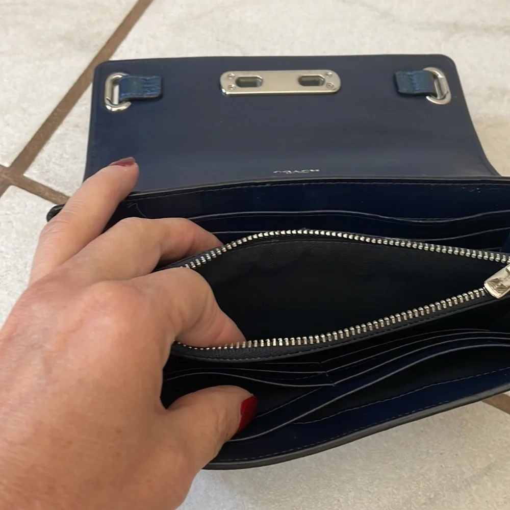 VTG COACH Blue Metallic Leather Turn Key Clutch